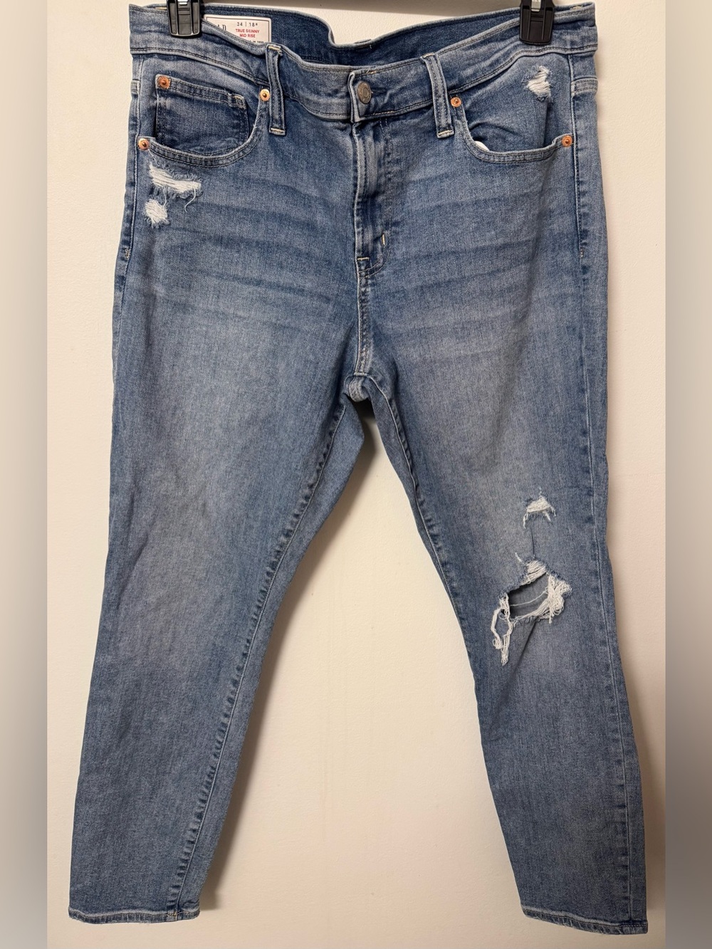 Gap true skinny mid rise Distressed Light Blue Women’s Jeans size 18